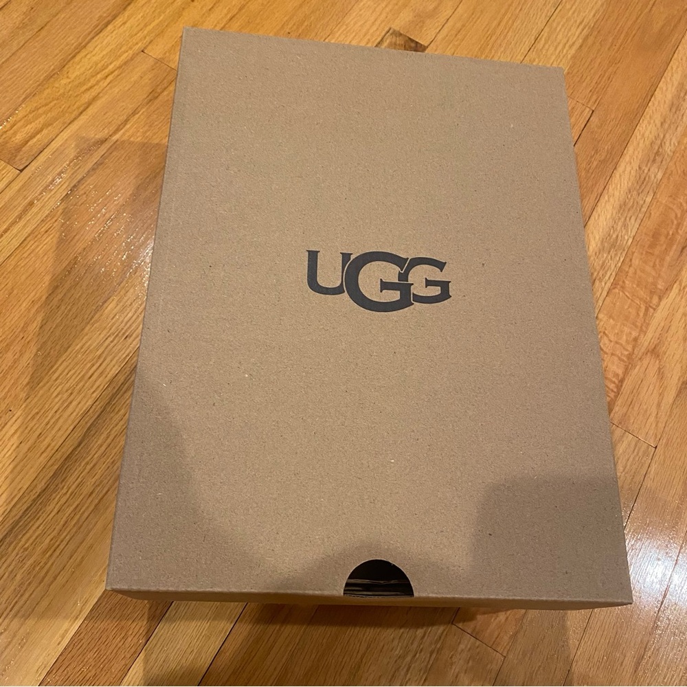 Uggs classic ultra minis NEW IN BOX - Picture 6 of 11